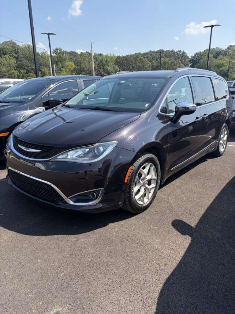 2019 Chrysler Pacifica Limited | KR730747-1 - iGo Motors Bowling Green